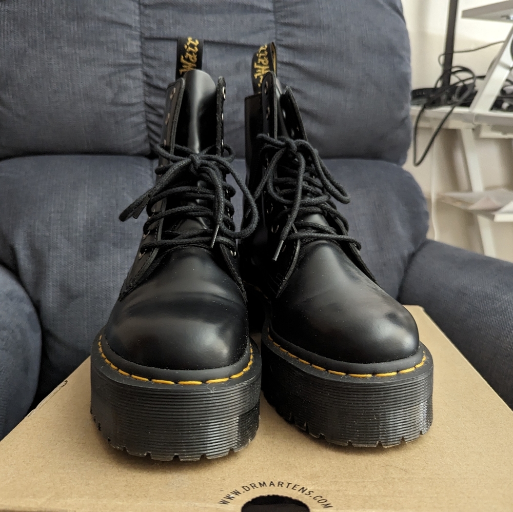 Dr Marten Jadon Platform